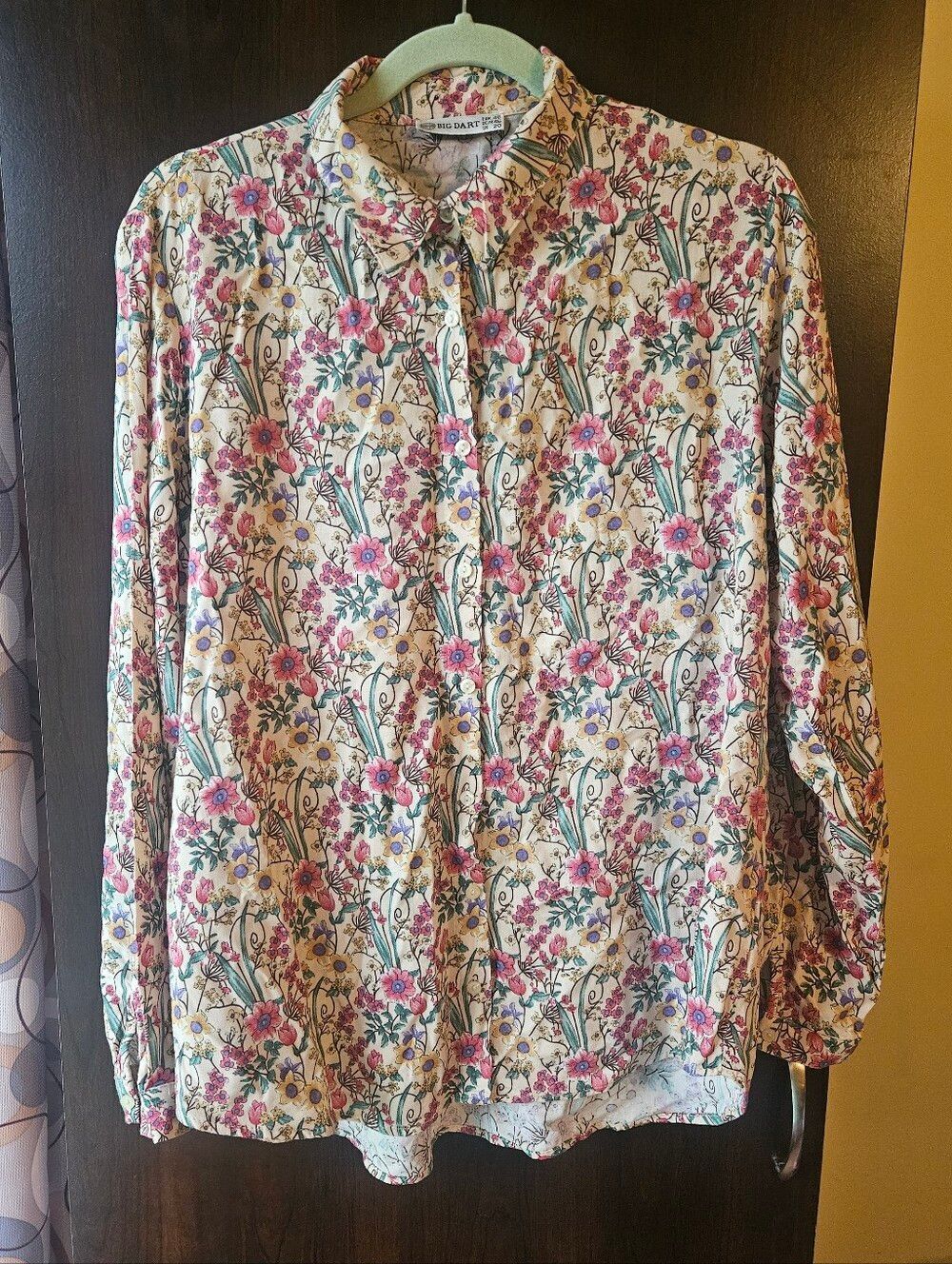 Big Dart Vivid Floral Button-Up Blouse — Pink & Green Flowers on Cream Size 20